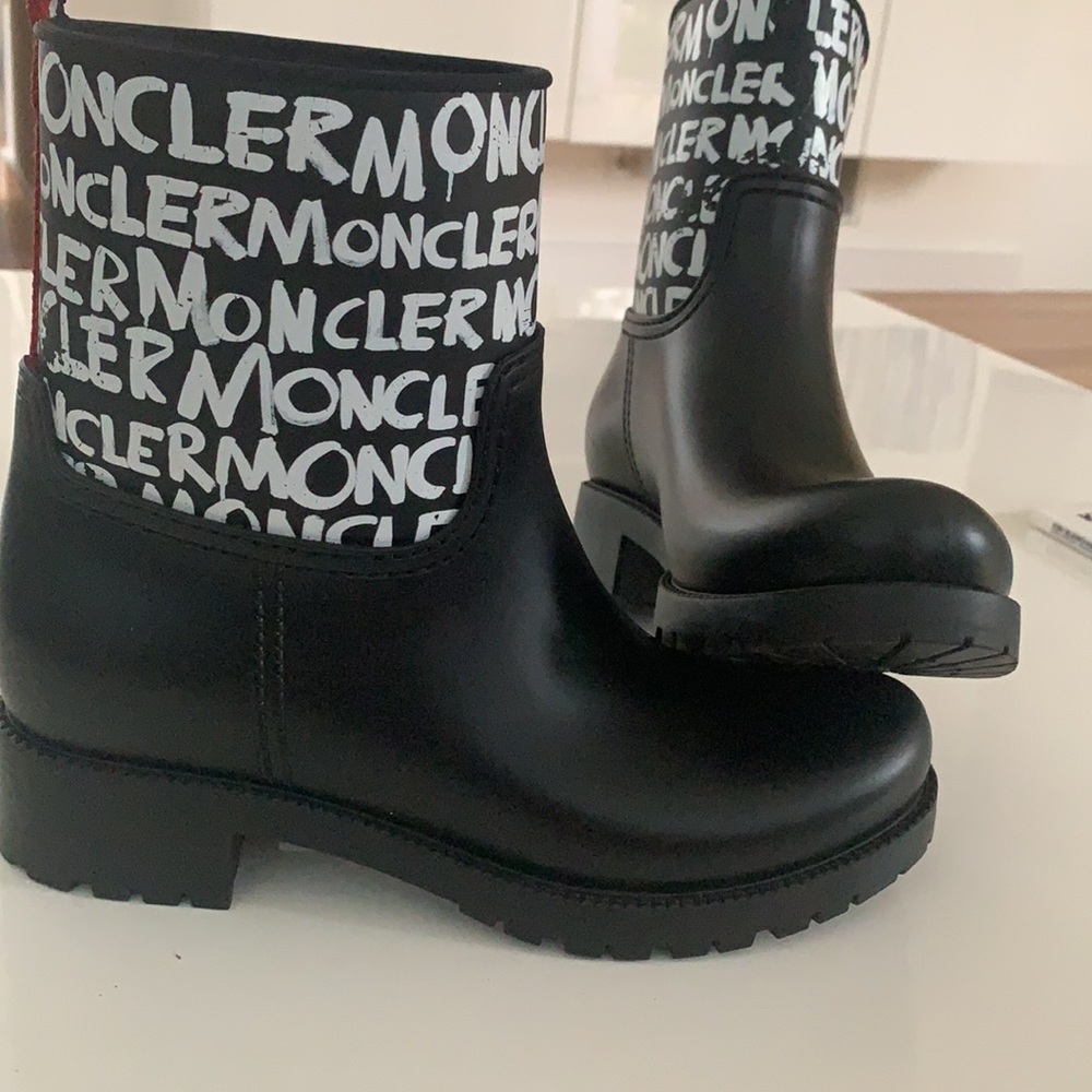 Moncler rain boots brand new never worn size US 7
